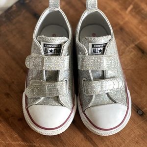 Converse All Star Toddler Size 8 (silver sparkle)